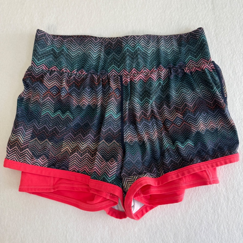 Fabletics 2-in-1 Athletic Shorts Women Small Multi-Color Chevron SO1827281-1942 - Picture 1 of 7